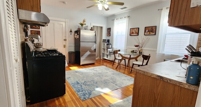 Building Photo - 66 Chestnut Pl