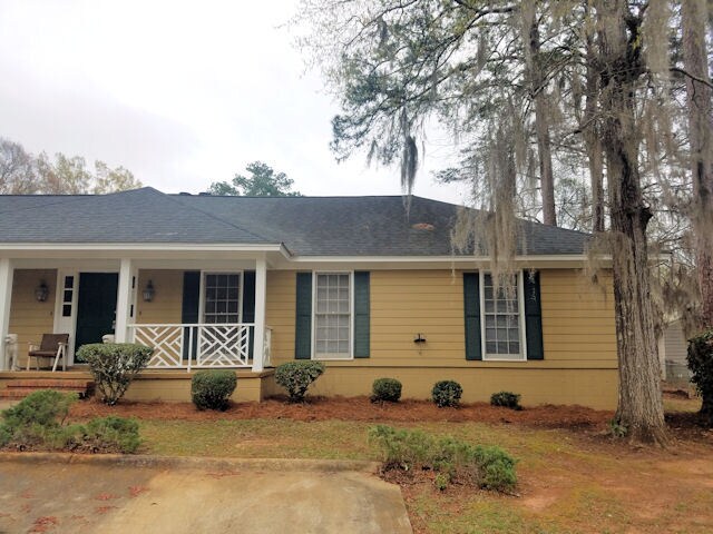 Foto del edificio - 2305 Jim Stokes Ct