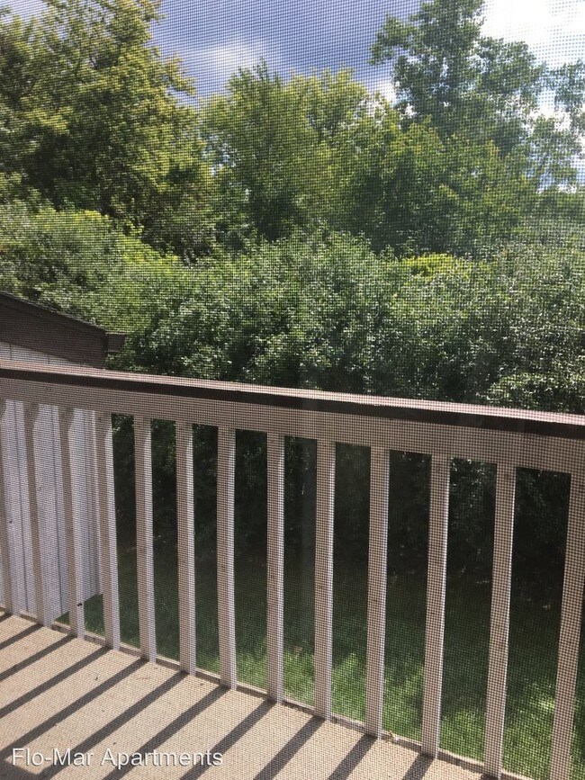 Foto del edificio - 1 br, 1 bath Room For Rent - 2973 W. Clark Rd