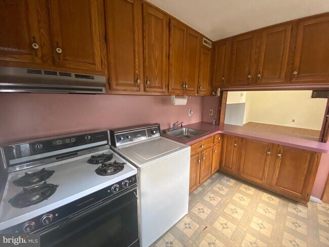 Building Photo - 804 Fawn St