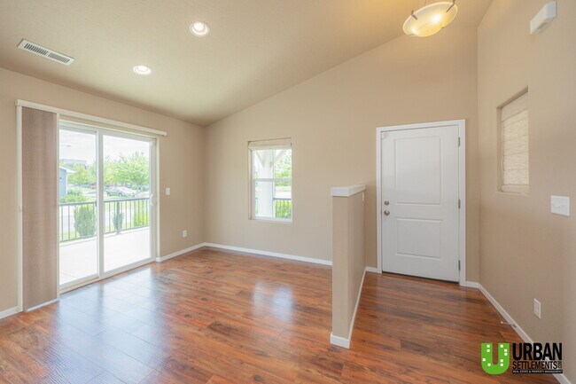 Foto del edificio - 2112 W Summit Pkwy