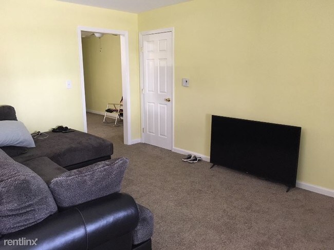 Foto del edificio - 2 br, 1 bath Apartment - 408 Eaton Ave