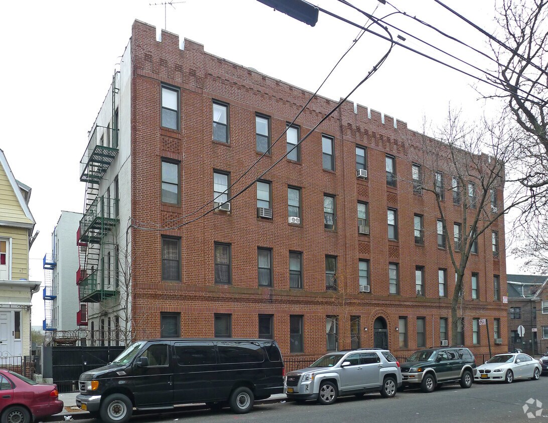 Building Photo - 95-06 41st Ave