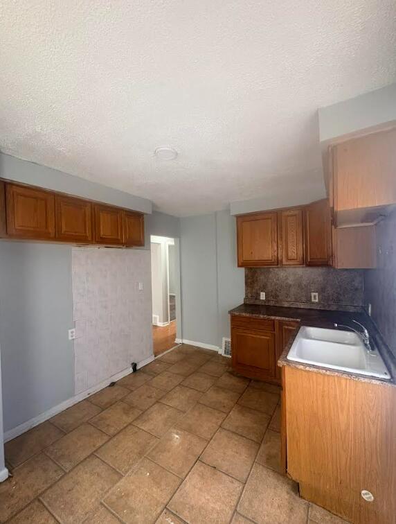 Building Photo - 19961 Pinehurst St