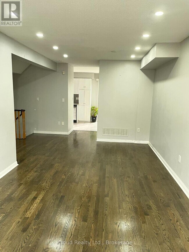Building Photo - 80 Acorn Pl