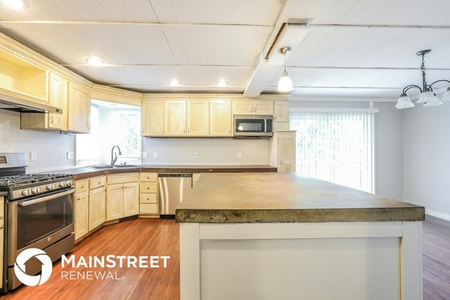 Building Photo - 1811 Patricia Dr