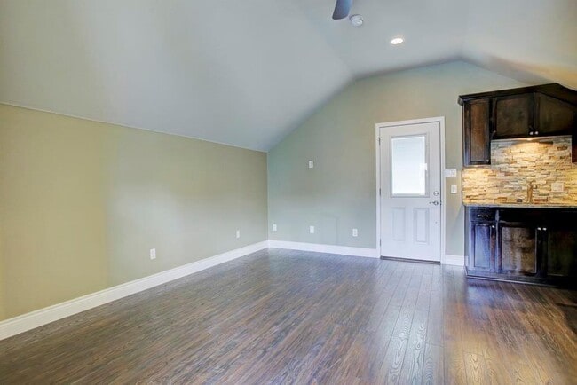 Foto del edificio - 427-A W 24th St