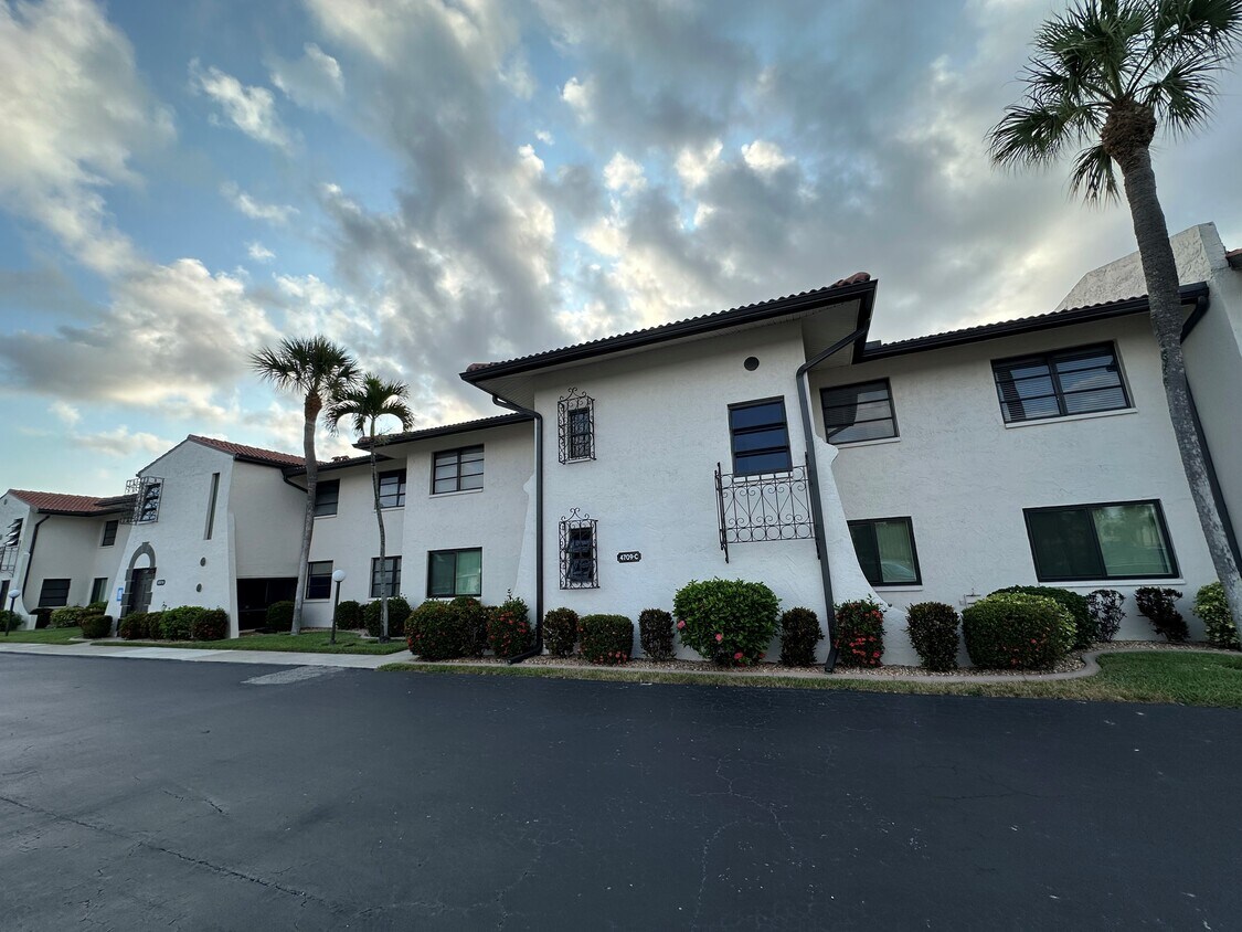 Foto principal - 4707 Santa Barbara Blvd
