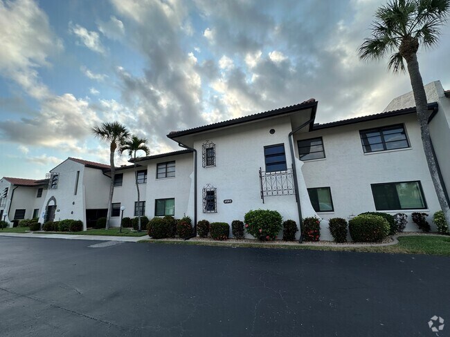 Building Photo - 4707 Santa Barbara Blvd