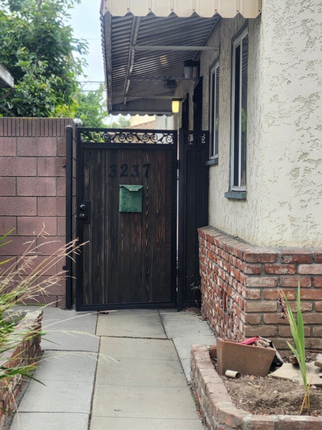 Foto del edificio - 3237 Orange Ave