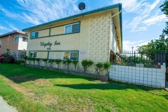 Building Photo - 1652 E Kingsley Ave