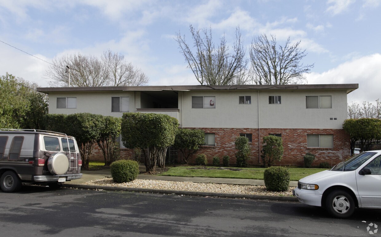 Building Photo - 150 Underhill Dr