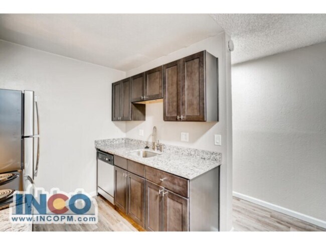 Foto del edificio - 1641 Ingalls St