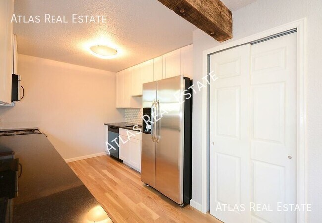 Foto del edificio - Coming Soon! Beautifully Remodeled 4 Bedro...