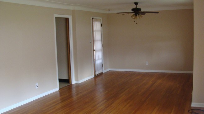 Building Photo - 2371 Warrensville Center Rd