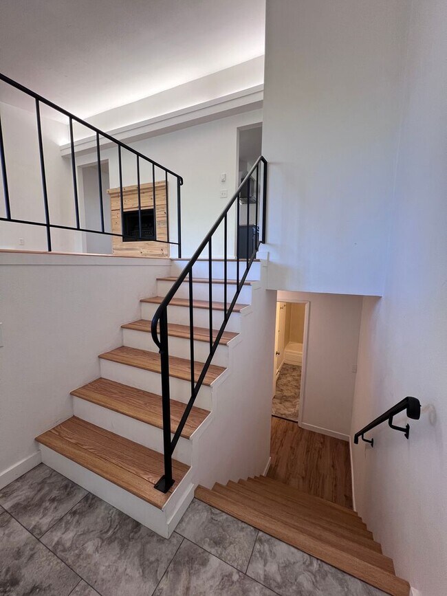 Building Photo - CLA876-890