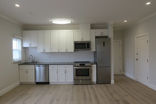Foto del edificio - 2440 8th Ave