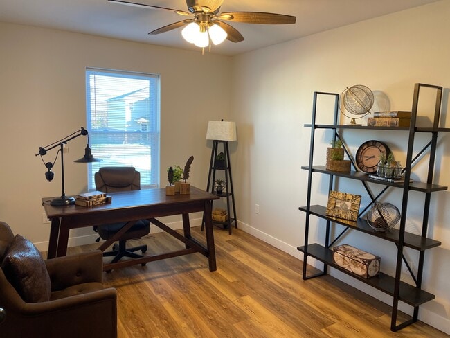 Foto del edificio - 1895 Maple Tree Ln