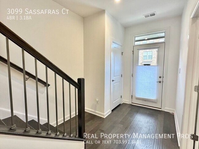 Foto del edificio - Stunning & Luxurious Metro Row Townhouse!