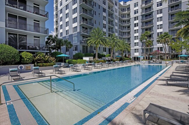 Foto del edificio - 700 NW 79th Ave