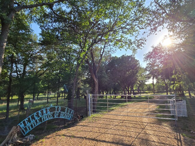 Foto del edificio - 606 Blessing Ranch Rd