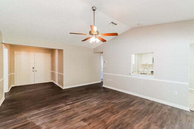 Foto del edificio - 7841 Riverdale Dr