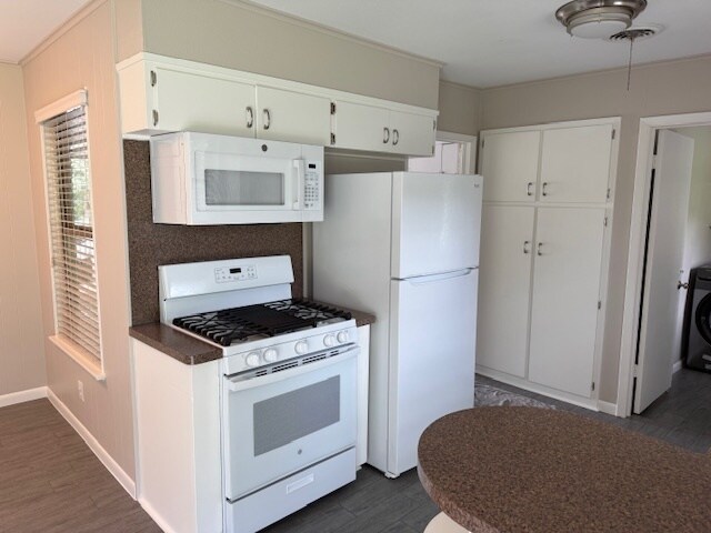 Foto del edificio - 8211 Rockwood Ln