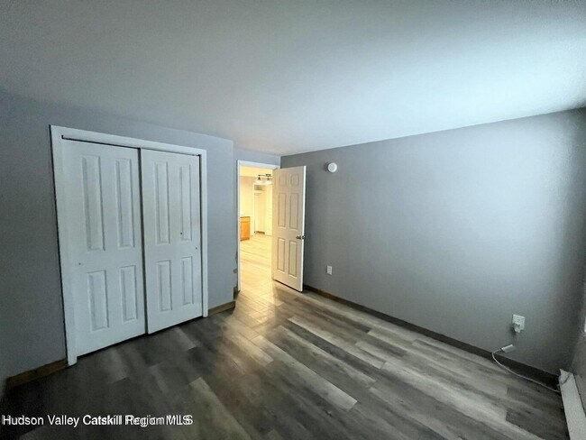 Foto del edificio - 143 Vedder Rd