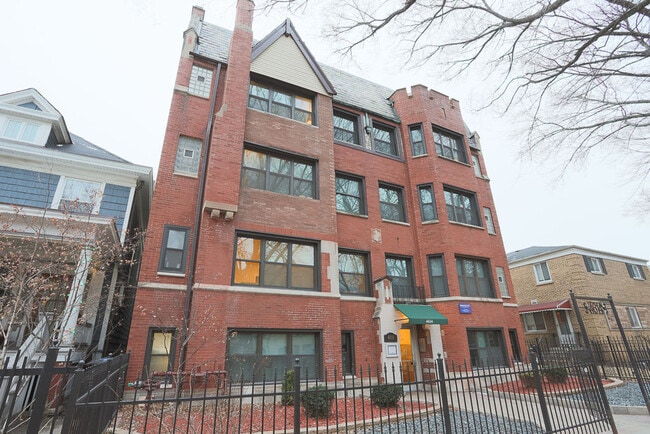 Building Photo - 4614 N Paulina St