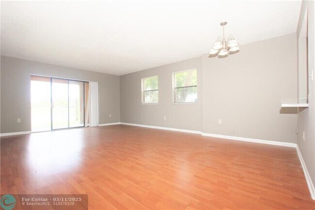 Foto del edificio - 5200 NW 31st Ave
