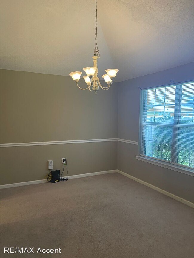 Building Photo - 4 br, 2 bath House - 123 Parkview Rd.