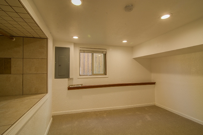 Photo - 512 N 79th St (Seattle, WA) Apartment
