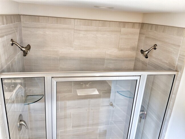 Building Photo - 3809 SW Mistletoe Ave