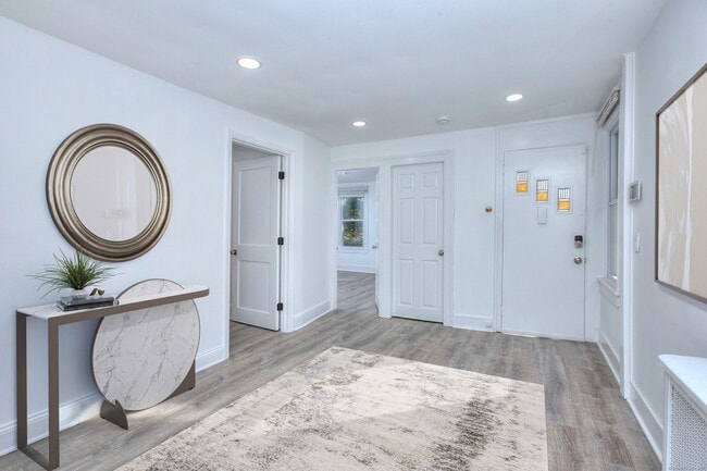 Building Photo - 115 Wilton Rd