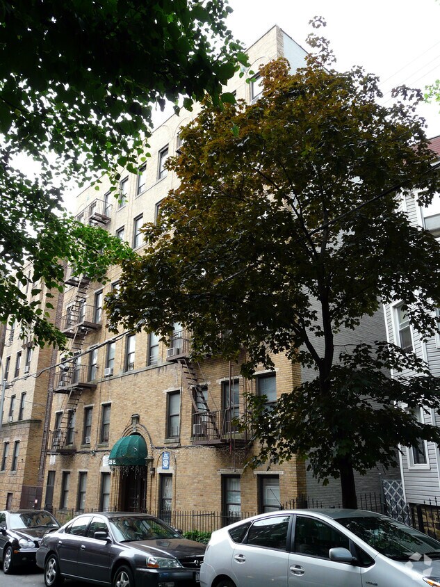 Foto del edificio - 326 E 201st St