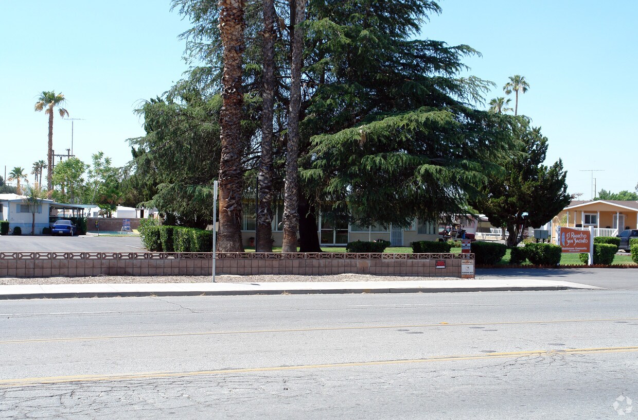 Building Photo - El Rancho San Jacinto
