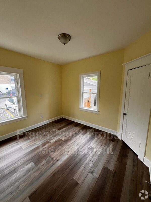 Building Photo - 1378 W 114th St