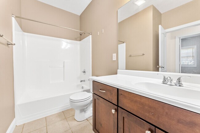 Main Floor Bathroom - 124 Kaustin Dr