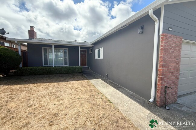 Building Photo - Beautifully Remodeled 3 Bedroom, 2 Bathroo...