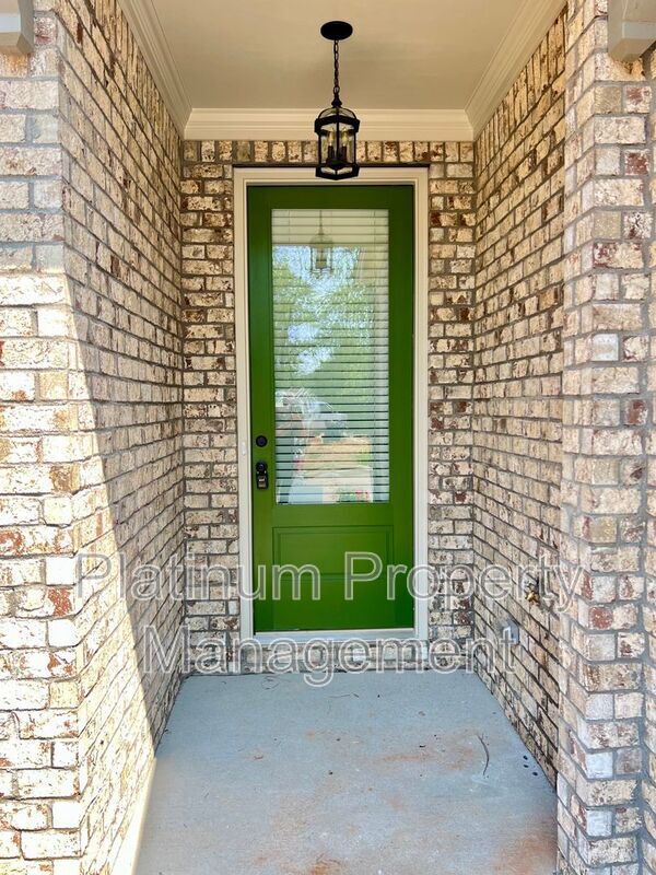 Building Photo - 1177 Lucan Ln