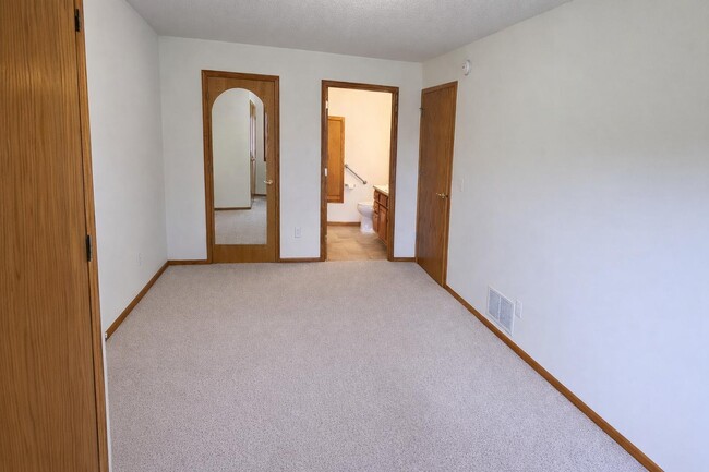 Building Photo - 913 Richland Ave SW