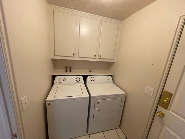 Foto del edificio - 3 Bed - 2 Bath House for Rent