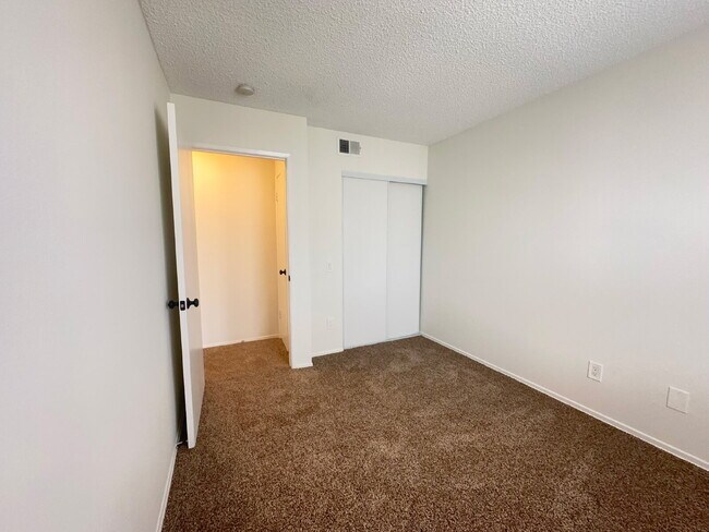 Foto del edificio - Bright and functional 2-bedroom, 2-bath Condo