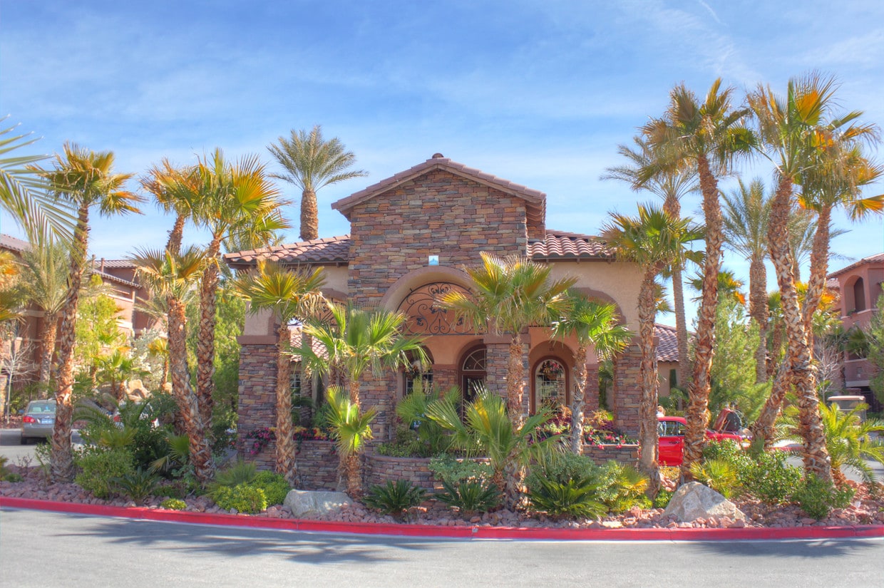 Primary Photo - Carefree Senior Living at the Willows (55+)