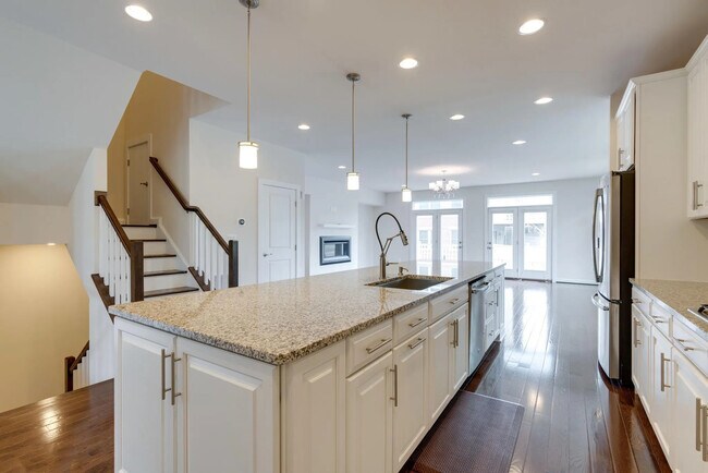 Foto del edificio - 7200 Holywell Ln