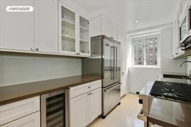 Building Photo - 200 E 66th St