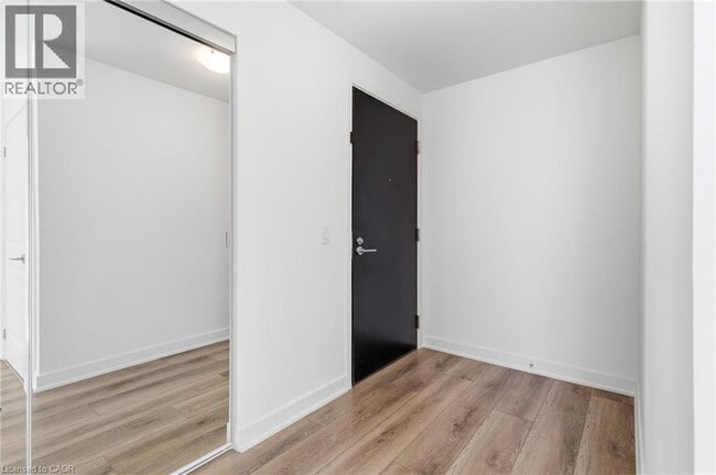 Building Photo - 2007 James St