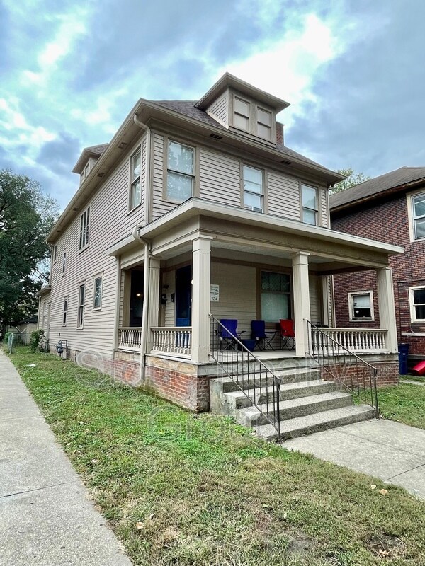 Primary Photo - 1028 1/2 S Center St