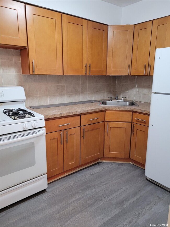 Building Photo - 147-03-147-72 72nd Dr