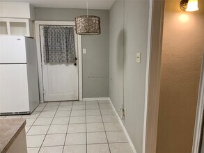 Building Photo - 215 E 25th St